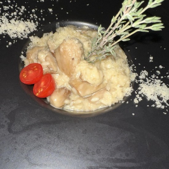 Подарете си едно невероятно кулинарно пътешествие със Седемстепенно дегустационно меню Голд за двама в Question Mark Bar and Grill от Makaroon