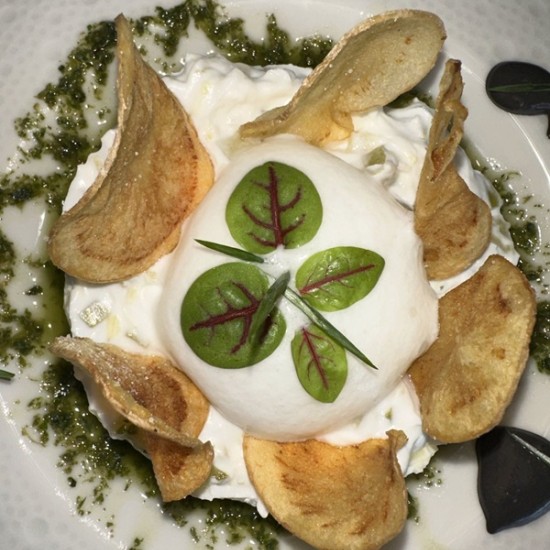 Подарете си едно невероятно кулинарно пътешествие със Седемстепенно дегустационно меню Голд за двама в Question Mark Bar and Grill от Makaroon