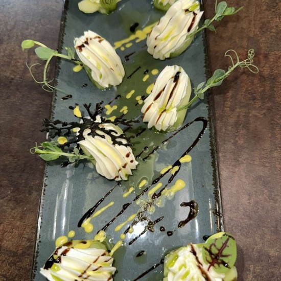 Подарете си едно невероятно кулинарно пътешествие със Седемстепенно дегустационно меню Голд за двама в Question Mark Bar and Grill от Makaroon