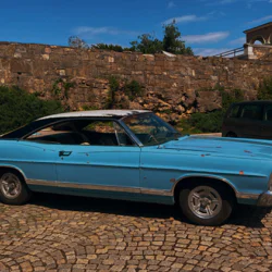 Разходка с ретро автомобил за двама във Велико Търново