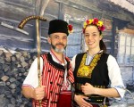 Направете Вашия празник незабравим с Фотосесия с автентични народни носии за двама в село Жеравна от Makaroon Направете Вашия празник незабравим с Фотосесия с автентични народни носии за двама в село Жеравна от Makaroon