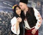 Направете Вашия празник незабравим с Фотосесия с автентични народни носии за двама в село Жеравна от Makaroon Направете Вашия празник незабравим с Фотосесия с автентични народни носии за двама в село Жеравна от Makaroon