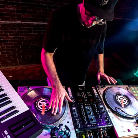 Стани DJ: Пакет от два урока | Makaroon.bg