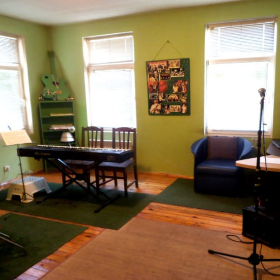 Стани звезда: Направи си домашно звукозаписно студио - пакет от два урока | Makaroon.bg