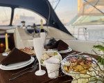 Романтичен обяд за двама и разходка на яхта във Варна от Макароон