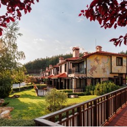 Две нощувки със закуски и вечери за 2-ма възрастни + 1 дете до 4 г. в комплекс Русковец Термал СПА и Ски Резорт, гр. Добринище