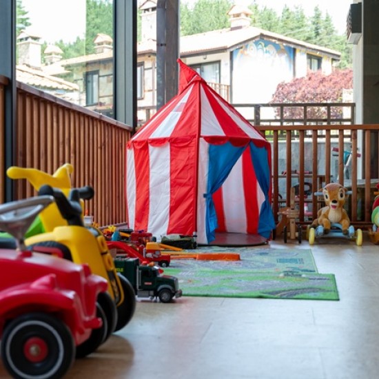 Подарете си невероятна семейна спа почивка с Две нощувки в комплекс Русковец Термал СПА и Ски Резорт от Makaroon