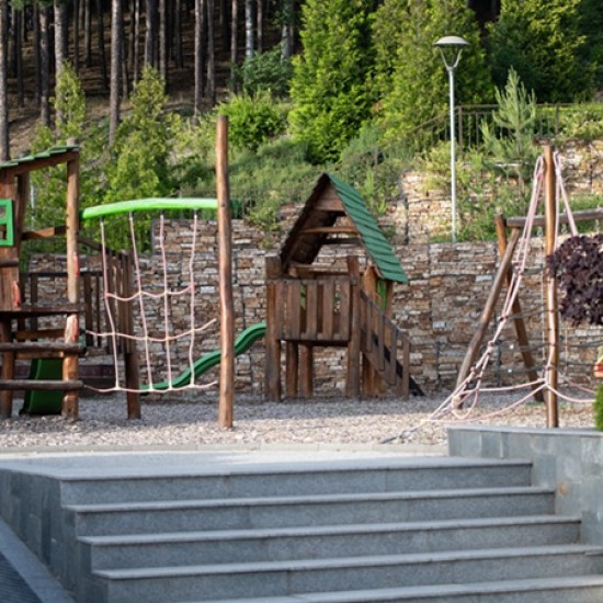 Подарете си невероятна семейна спа почивка с Две нощувки в комплекс Русковец Термал СПА и Ски Резорт от Makaroon