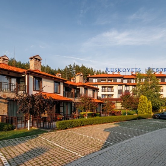 Подарете си невероятна семейна спа почивка с Две нощувки в комплекс Русковец Термал СПА и Ски Резорт от Makaroon