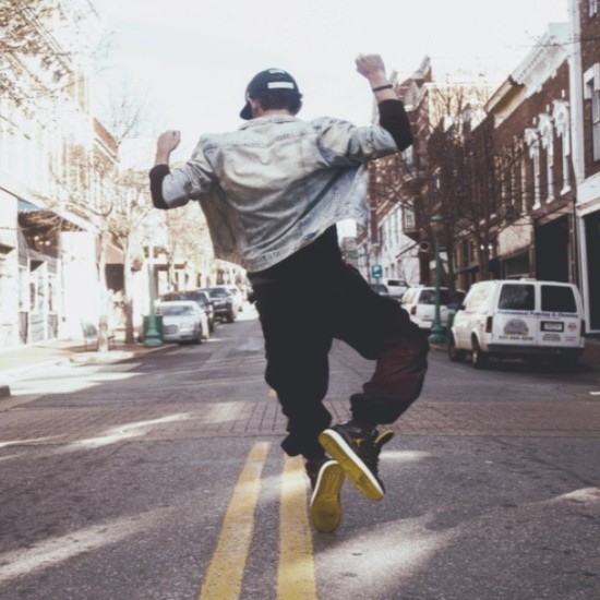 Хип-хоп, брейк или К поп урок за деца или възрастни | Makaroon.bg