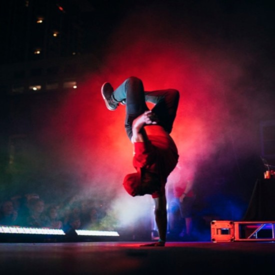 Хип-хоп, брейк или К поп урок за деца или възрастни | Makaroon.bg