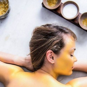 VIP пакет за двама със спа, златна терапия за лице и тяло, перлена вана, масаж със сапфирен прах и бутилка вино VIP пакет за двама със спа, златна терапия за лице и тяло, перлена вана, масаж със сапфирен прах и бутилка вино