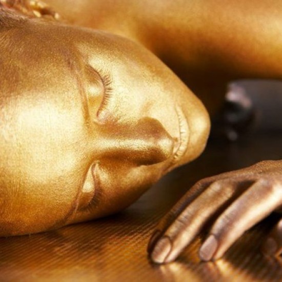 Enjoy a VIP spa package for two + a bottle of wine from Makaroon
