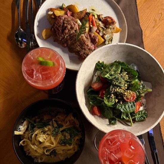 Enjoy a delicious meal in the company of a loved one with a 75 € dining voucher at Savage Garden restaurant from Makaroon