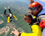 Полет в небесата с "Екстремен тандемен скок с парашут от 4000 метра на летище Ихтиман" от Makaroon Полет в небесата с "Екстремен тандемен скок с парашут от 4000 метра на летище Ихтиман" от Makaroon