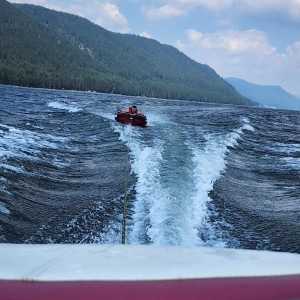 Водни ски на язовир Доспат – емоция и приключение Водни ски на язовир Доспат – емоция и приключение
