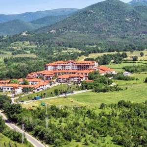 Две уикенд нощувки за двама с вечери и закуски + тур в Тракийска Резиденция Старосел  Две уикенд нощувки за двама с вечери и закуски + тур в Тракийска Резиденция Старосел