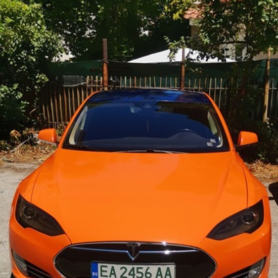 Уникално преживяване за запалени шофьори - едночасово шофиране на Tesla в Пловдив от Makaroon