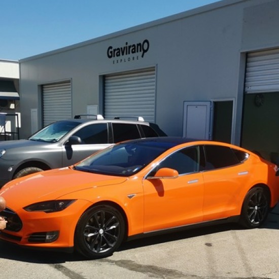 Уникално преживяване за запалени шофьори - едночасово шофиране на Tesla в Пловдив от Makaroon