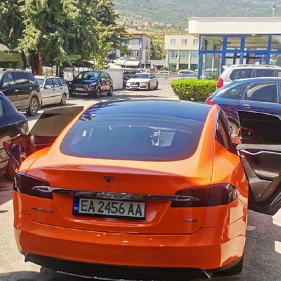 Уникално преживяване за запалени шофьори - едночасово шофиране на Tesla в Пловдив от Makaroon