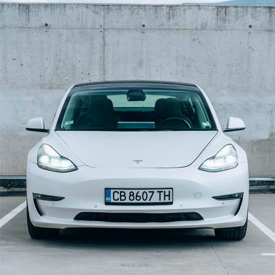 Шофиране на Tesla за един час от Макароон Шофиране на Tesla за един час от Макароон