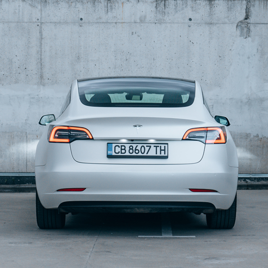 Шофиране на Tesla за един час от Макароон Шофиране на Tesla за един час от Макароон