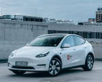 Отвори вратата към бъдещето – шофирай Tesla модел Y за един час от Макароон