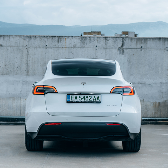 Отвори вратата към бъдещето – шофирай Tesla модел Y за един час от Макароон Отвори вратата към бъдещето – шофирай Tesla модел Y за един час от Макароон