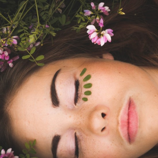 Подарък от природата- Билков пилинг на лице Нежен подарък: Билков пилинг на лице | Makaroon.bg