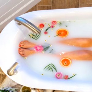 Hot bath: Relaxing and anti-stress procedure Hot bath: Relaxing and anti-stress procedure