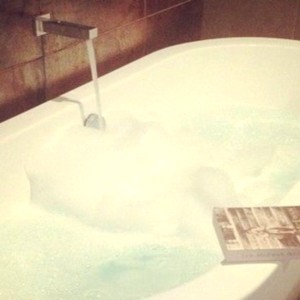 Hot bath: Relaxing and anti-stress procedure Hot bath: Relaxing and anti-stress procedure