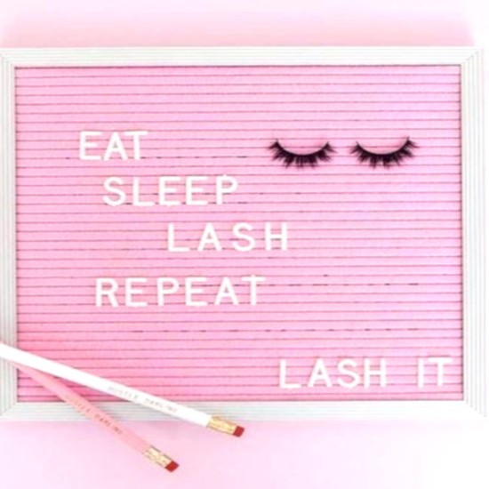 Трайно извиване и уплътняване на мигли (ламиниране и боядисване) + почистване на вежди | Makaroon.bg