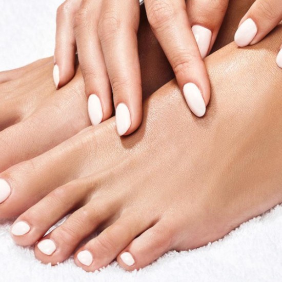 Пакет маникюр и педикюр с UV гел лак | Makaroon.bg