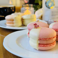 Дегустация на 3 вида френски макарони с подарък за вкъщи в The RITZ Specialty Coffee - за двама Дегустация на 3 вида френски макарони с подарък за вкъщи в The RITZ Specialty Coffee - за двама