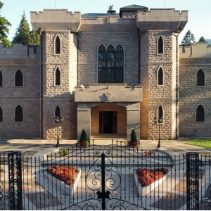 Две нощувки за двама в The Castle, Боровец - в Къщата на инфлуенсърите от сезон 3