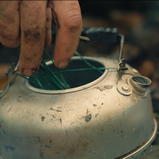 Впуснете се в едно необикновено приключение и станете златотърсач за един ден в Тревненската река - от Makaroon