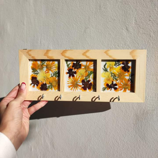 Give a handmade and unique memory with "Key houses with real herbalized flowers"