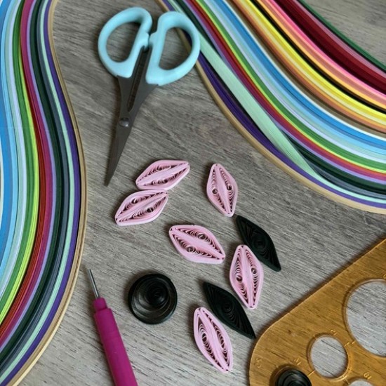 Time for creativity and fun with an Art Brunch to create a painting for your home using the quilling technique from Makaroon Time for creativity and fun with an Art Brunch to create a painting for your home using the quilling technique from Makaroon