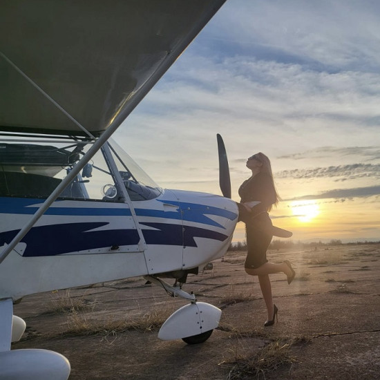 Издигнете се в небесата с „ВИП трансфер и урок по пилотиране“ от Makaroon