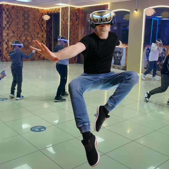 Преживяване за любителите на приключения с VR Ескейп стаи в Xplorify VR Park Варна от Makaroon