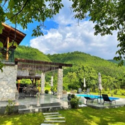 В убежището на природните чудеса с 2 нощувки делник за до 7 души във вила Valmont Luxury Chalet в с. Гложене, област Ловеч