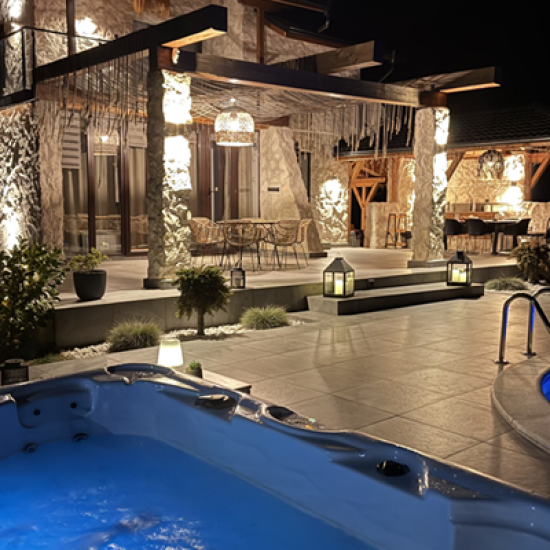 Там, където красотата и комфортът са в пълна хармония - подарете си  2 нощувки във вила Valmont Luxury Chalet от Makaroon