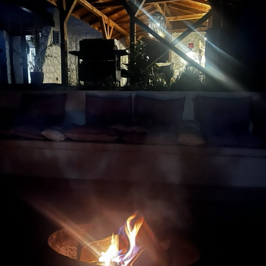 Там, където красотата и комфортът са в пълна хармония - подарете си  2 нощувки във вила Valmont Luxury Chalet от Makaroon