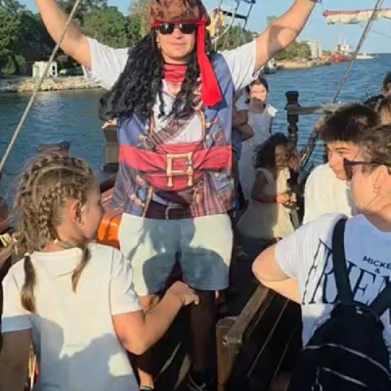 Истинско приключение на кораб с любими детски герои край Варна от Makaroon