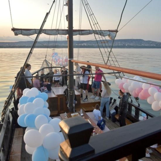 Истинско приключение на кораб с любими детски герои край Варна от Makaroon