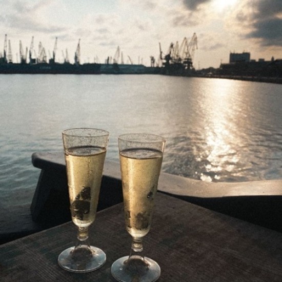 Подарете си една необикновена морска разходка за двама с кораб край Варна от Makaroon