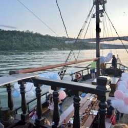 В прегръдката на морето: Разходка по избор с кораб за двама край Варна