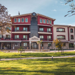 Нощувка във „Вила Синтика“ – преживяване с вкус и аромат на вино