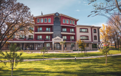 Романтичен уикенд във вила Синтика: Перфектният подарък