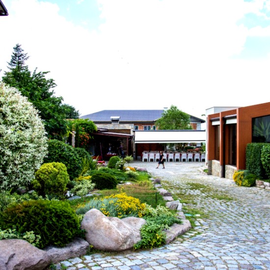 Къща за гости за 6 човека, винено приключение и посещение на лозя и ферма за кози Боер | Makaroon.bg